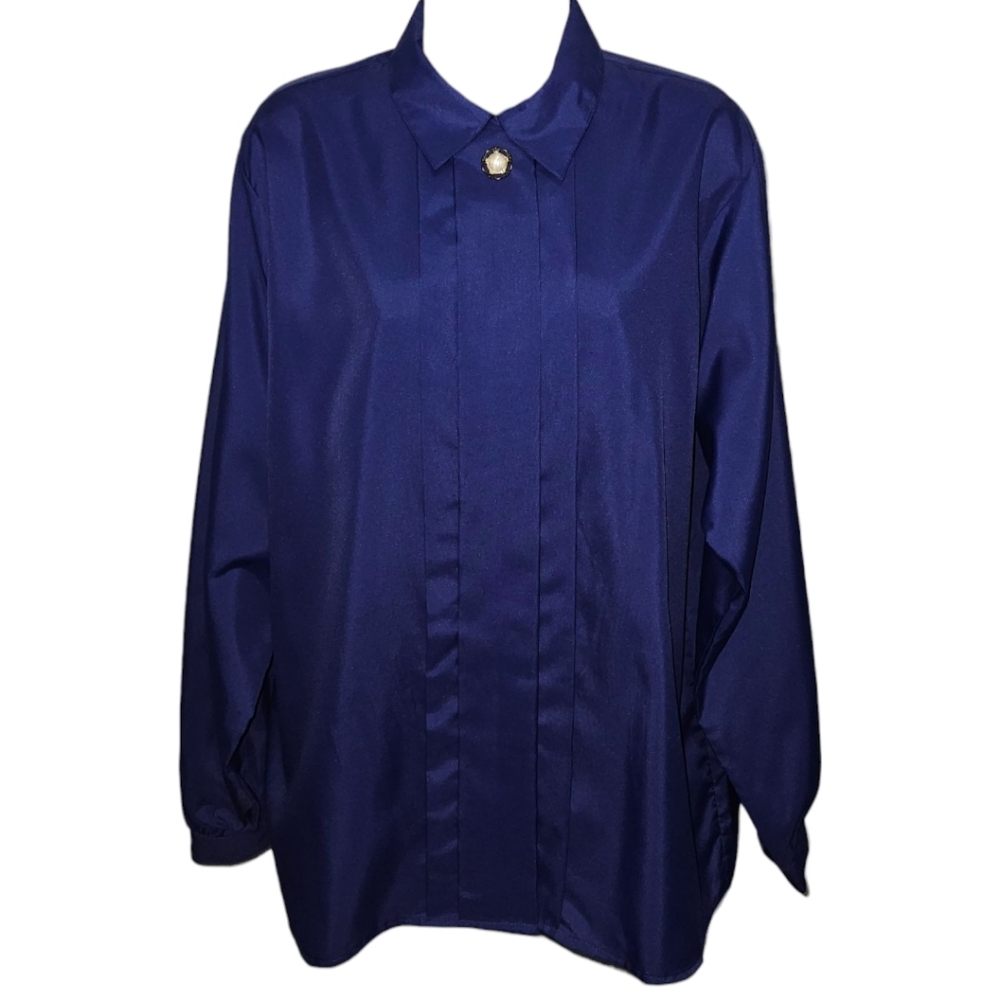 TR Bentley Vintage Center Brooch Collared Button Down Long Sleeve Top